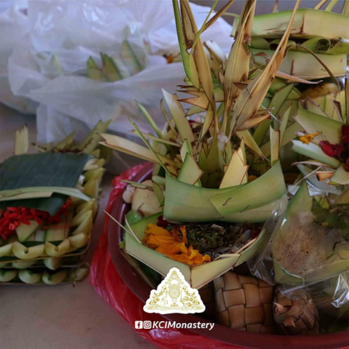 Mengundang Dewi Sri untuk tinggal dan Memberkahi Biara